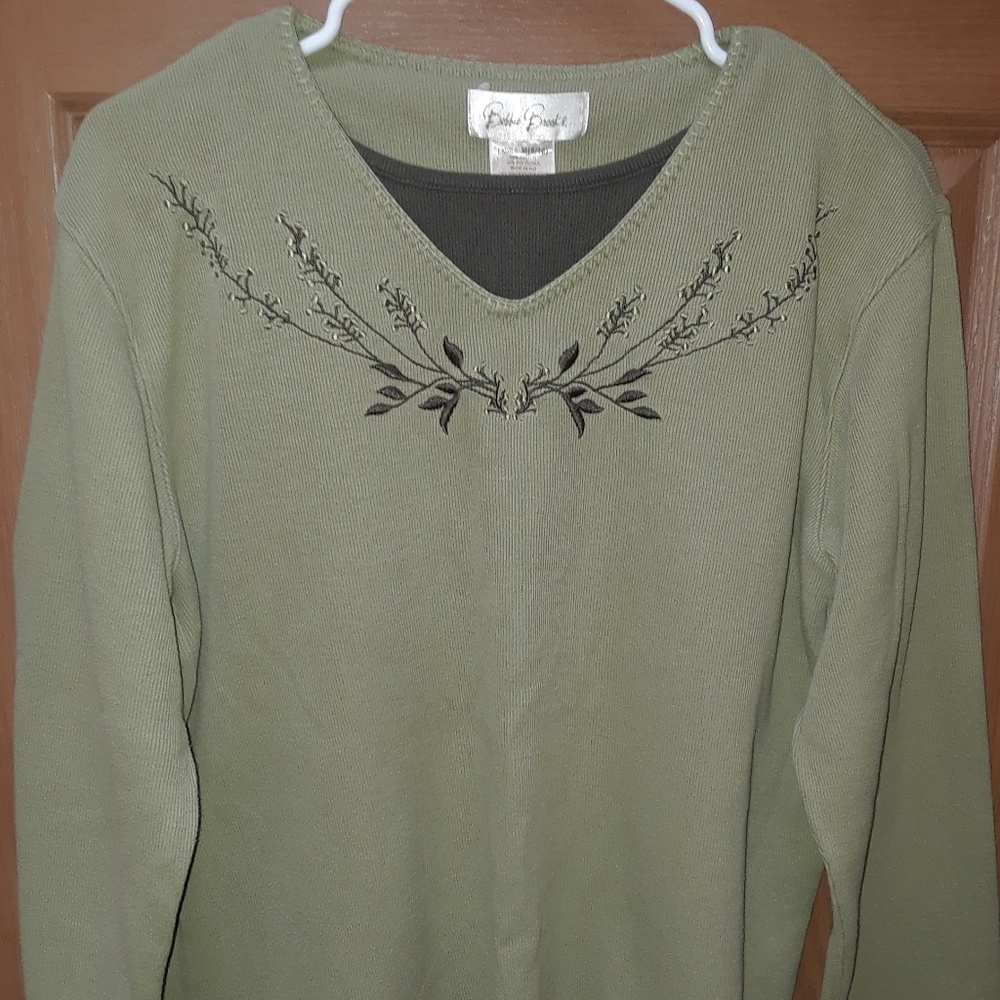 Embroidered dress shirt
